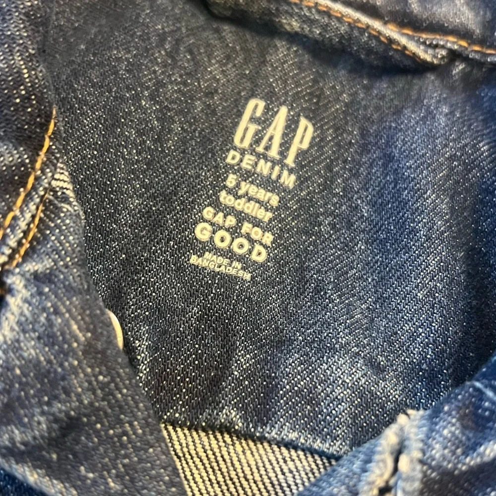 GAP KIDS DENIM JACKET- toddler size 5- like new